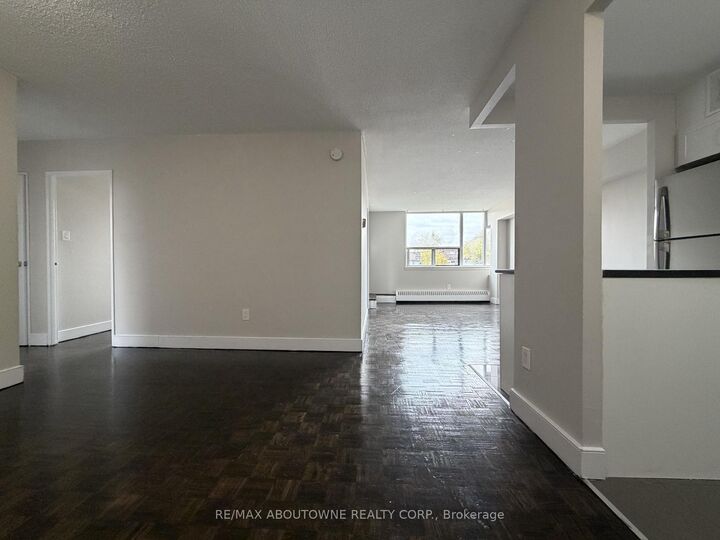 Property Photo:  145 Wellington Street W 212  ON L4G 2N9 