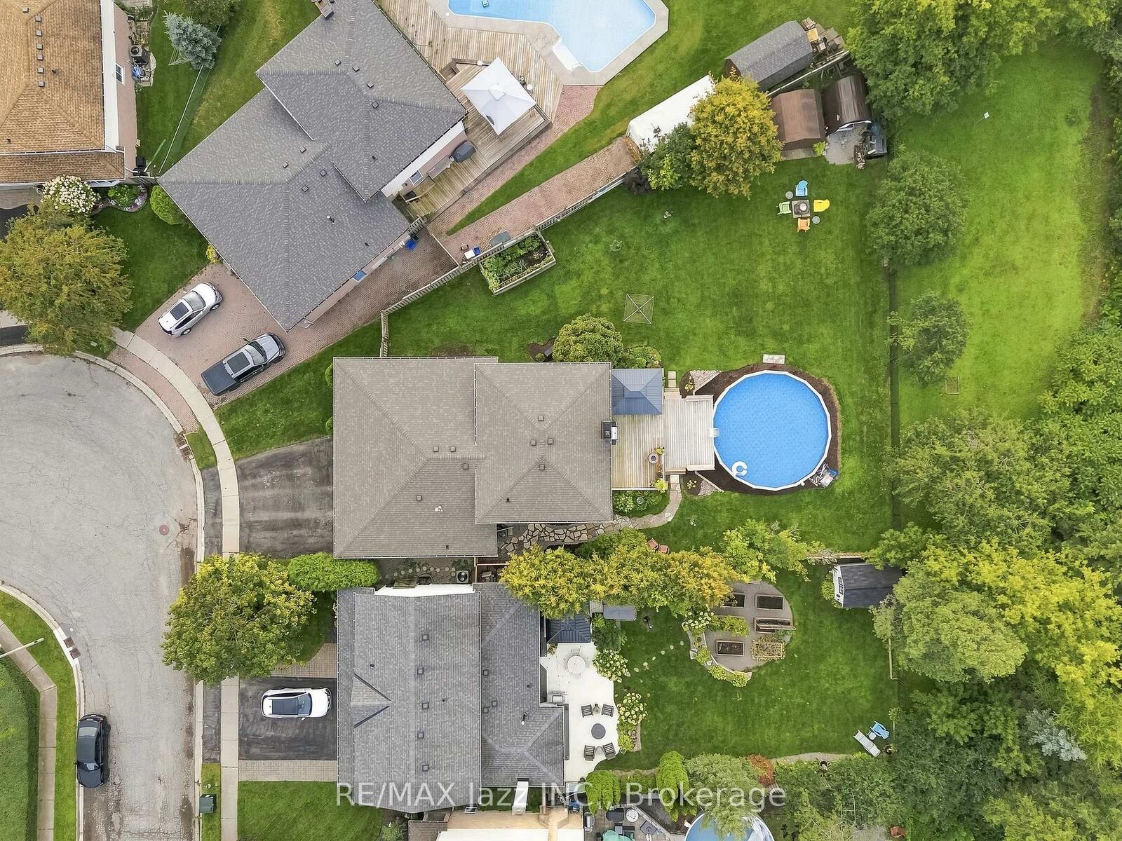 Property Photo:  76 Chester Crescent  ON L9L 1K8 