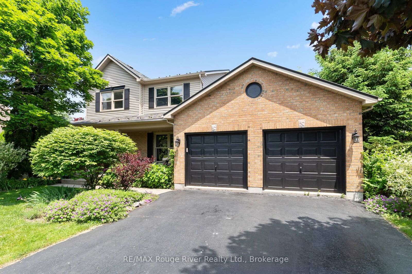 Property Photo:  3 Gibson Place  ON L1A 4G8 