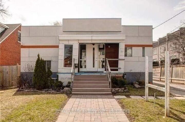 Property Photo: 89 Finch Ave East Avenue ON M2N 4R4