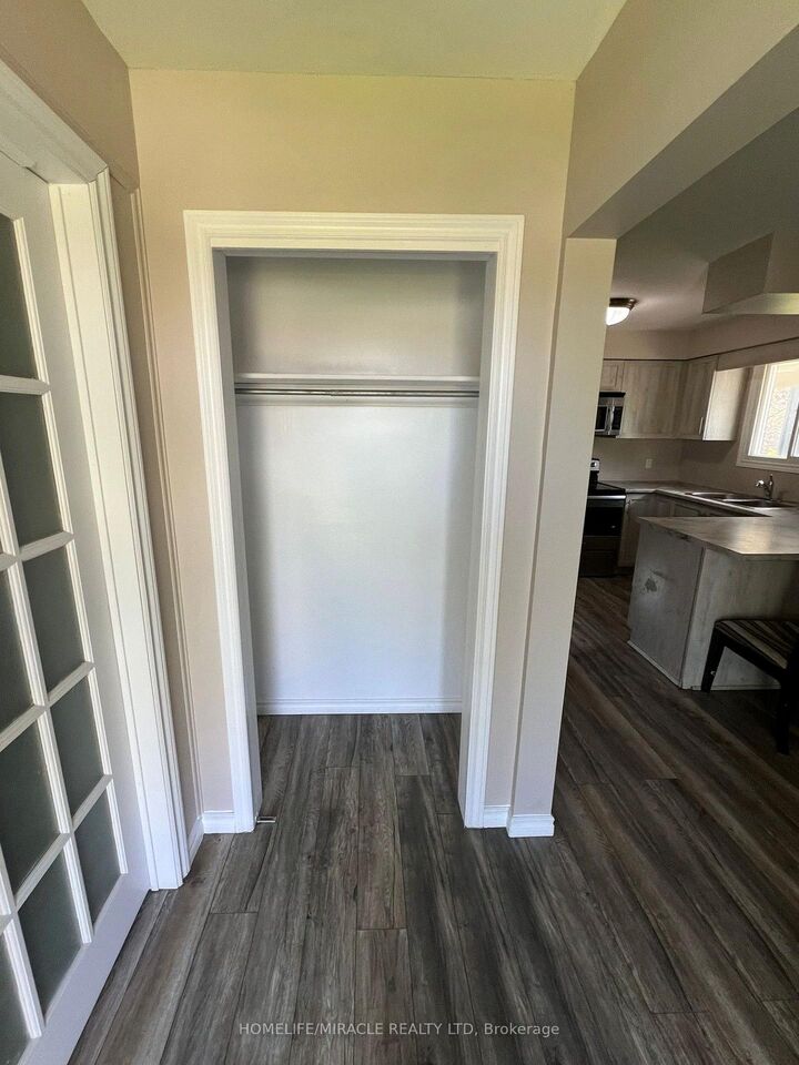 Property Photo:  10 Trelawn Parkway Upper  ON L3C 1W3 