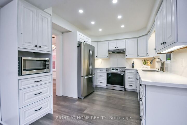 Property Photo:  112 Birchwood Drive  ON L4M 6X4 