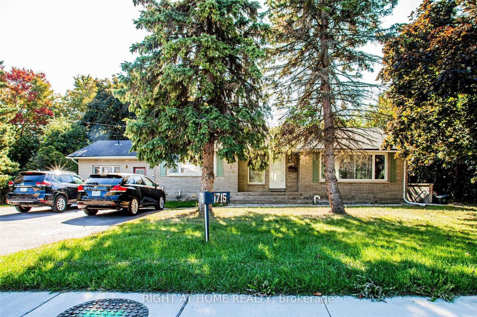 Property Photo:  1715 Rossland Road E Basement  ON L1N 3P1 