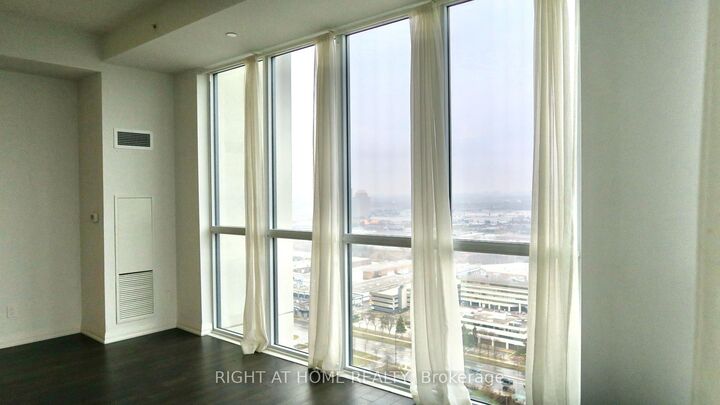 Property Photo:  30 Meadowglen Place 2707  ON M1G 0A6 