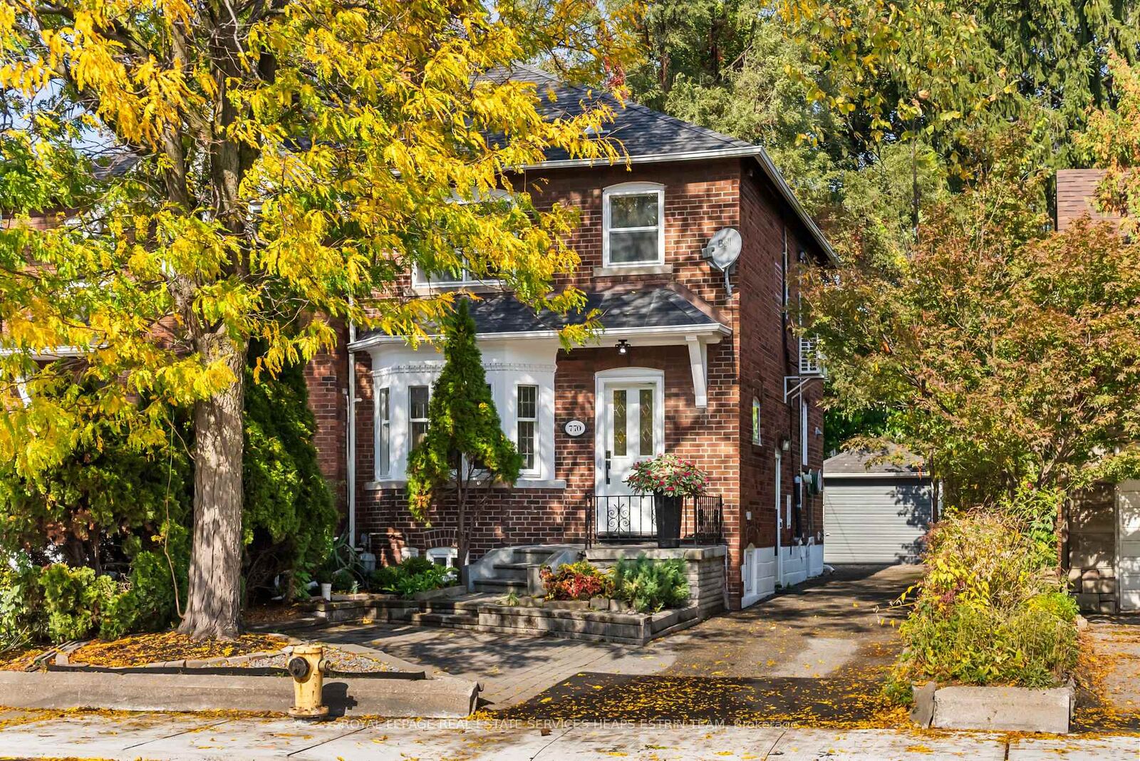 Property Photo:  770 Eglinton Avenue E  ON M4G 2K7 