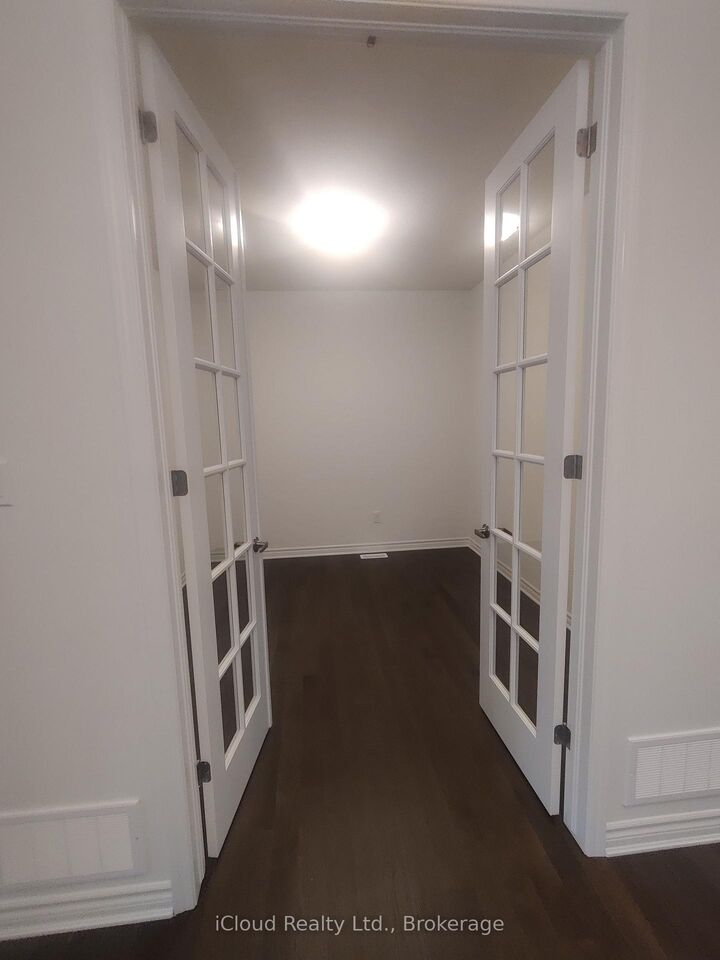 Property Photo:  26 Milt Schmidt Street  ON N2R 0T2 