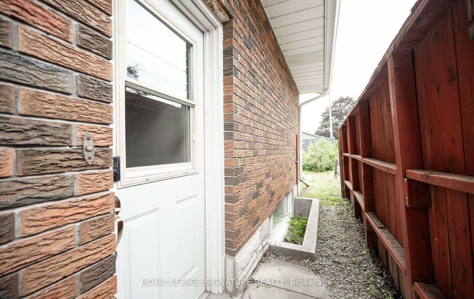 Property Photo:  16 Eleanor Court Lower  ON N1E 1S8 