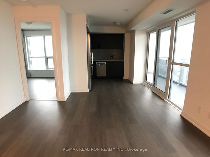 Property Photo:  225 Village Green Square 1602  ON M1S 0L3 