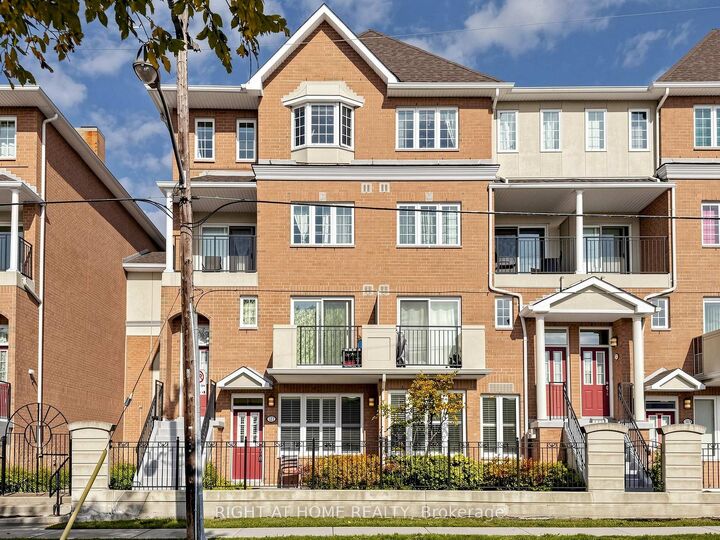 Property Photo:  322 Grandview Way  ON M2N 6V3 