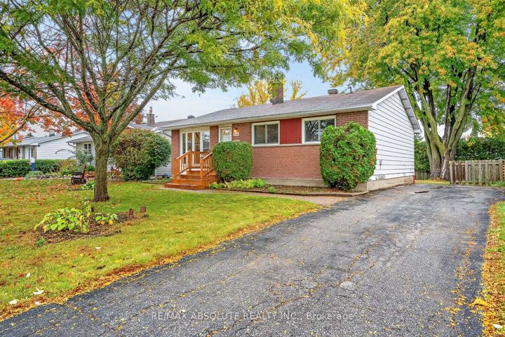 Property Photo:  2166 Monson Crescent  ON K1J 6A8 