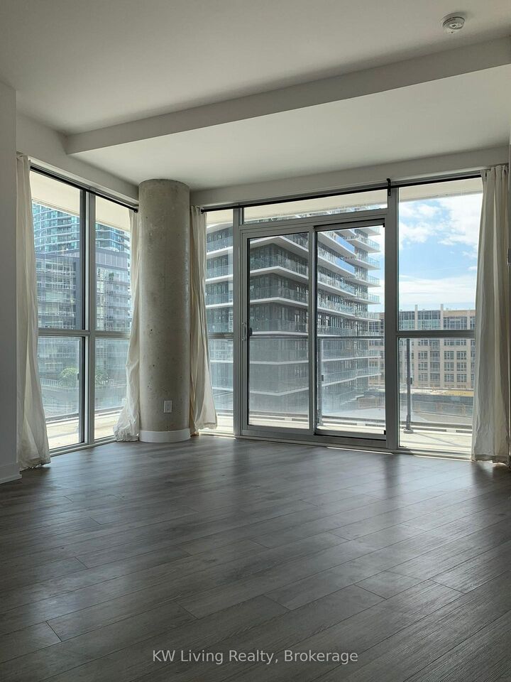 Property Photo:  50 Bruyeres Mews 1105  ON M5V 0H8 