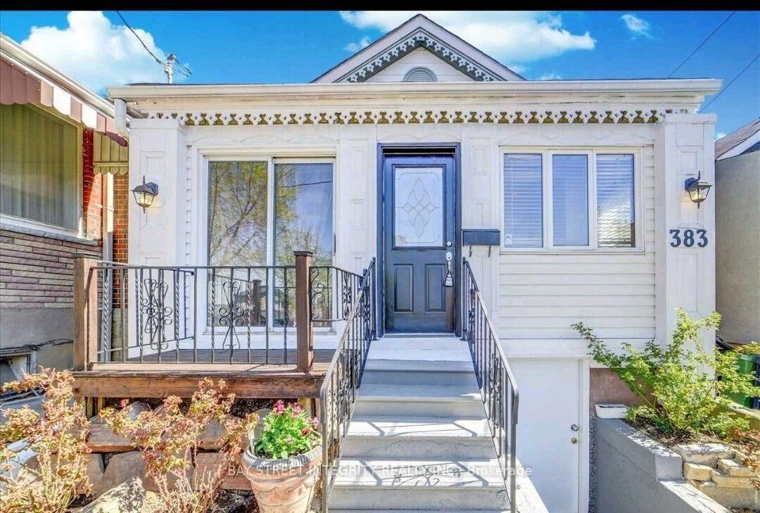 Property Photo:  383 Silverthorn Avenue  ON M6M 3H1 