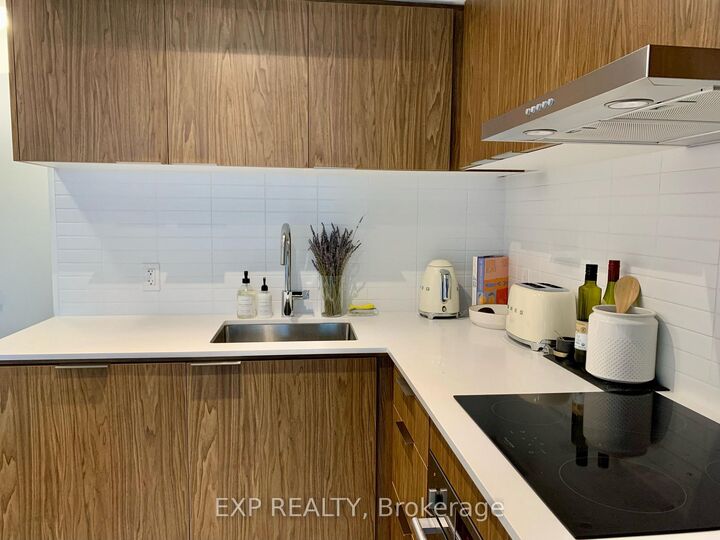 Property Photo:  60 Shuter Street 1501  ON M5B 0B7 