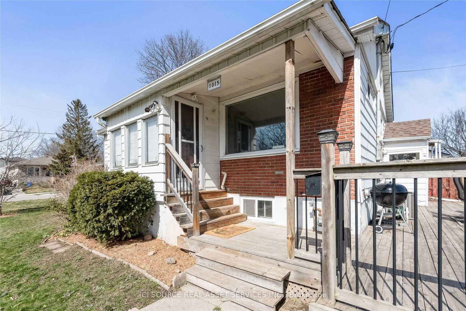 Property Photo:  1015 King Street Main Fl  ON L1N 5A7 