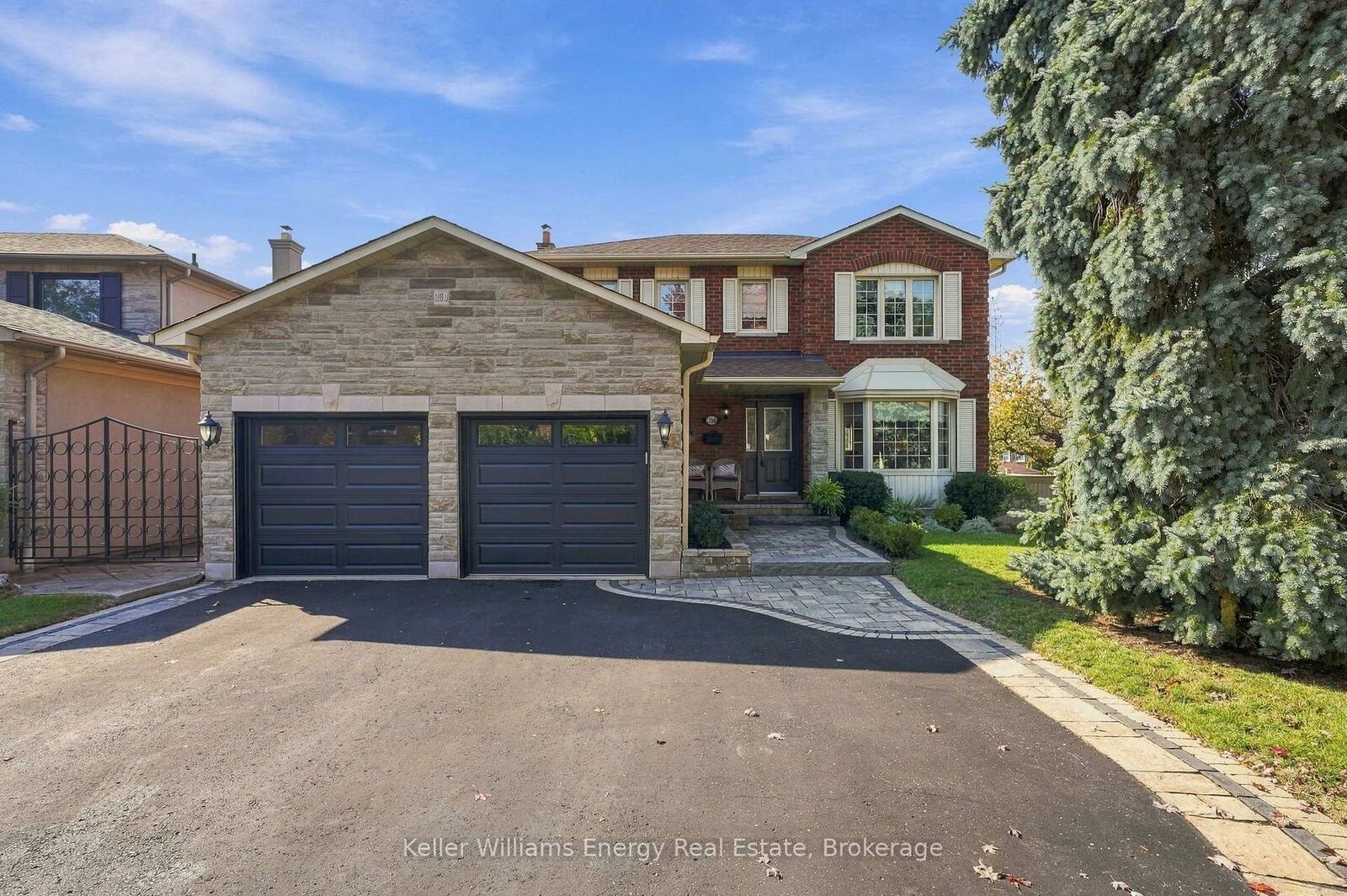 Property Photo:  250 Glen Hill Drive  ON L1N 7J8 