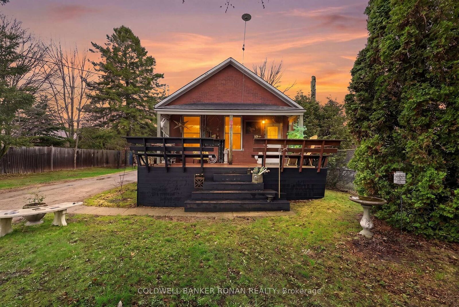 Property Photo:  87 Wellington Street E  ON L9R 1G7 