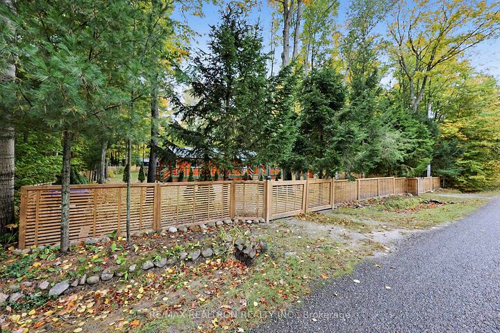Property Photo:  49 Wolfe Trail  ON L9M 0H7 
