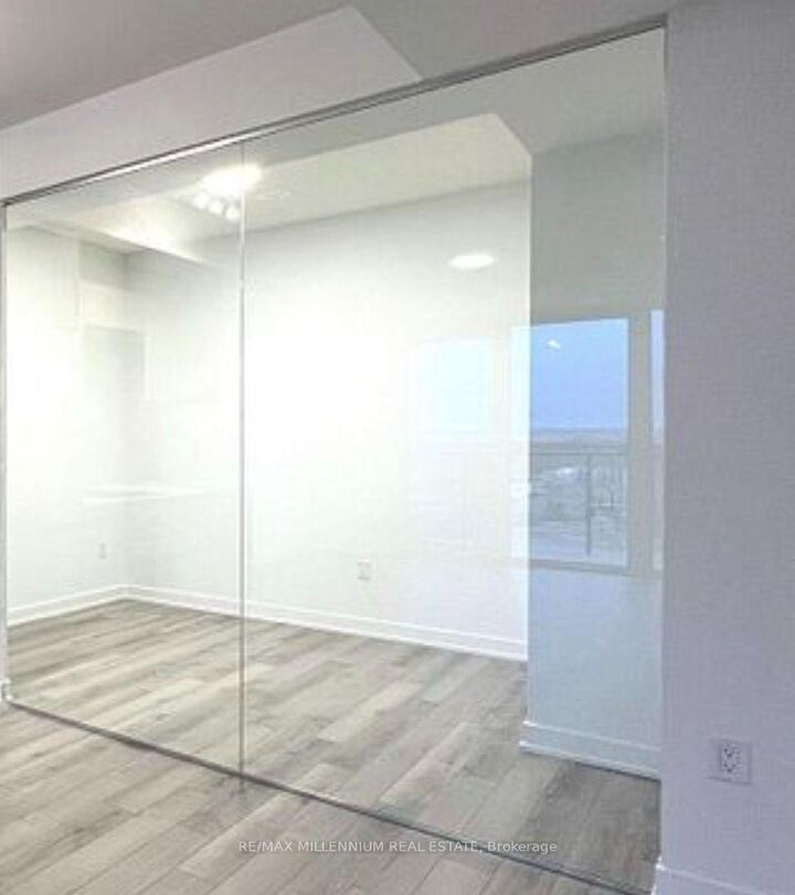 Property Photo: 15 Skyridge Drive E 710 ON L6P 4S3