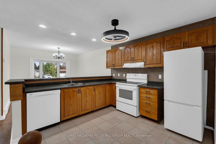 Property Photo:  203 Little Avenue  ON L4N 6L1 
