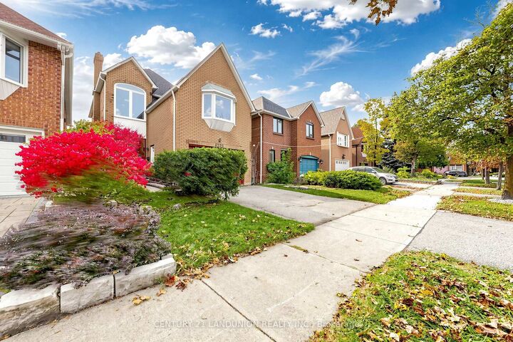Property Photo: 4223 Lastrada Heights ON L5C 3V1