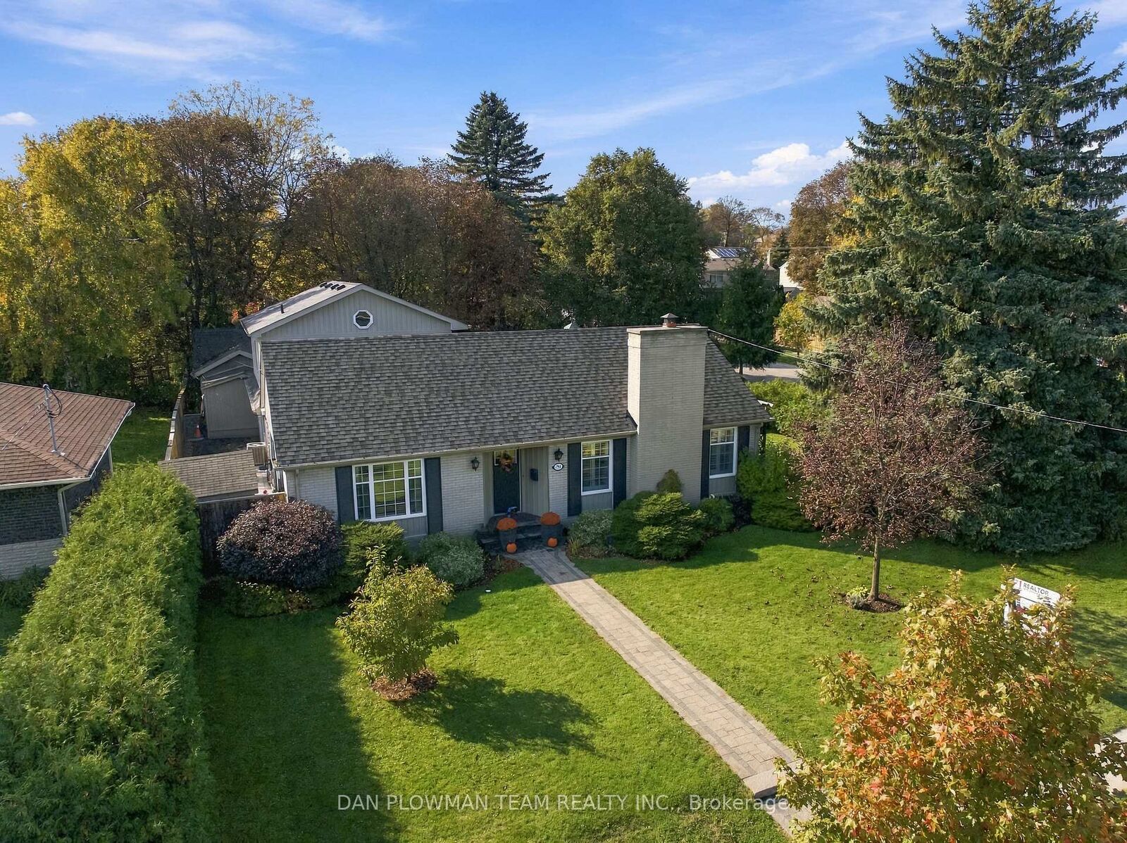 Property Photo:  794 Mary Street N  ON L1G 5G3 
