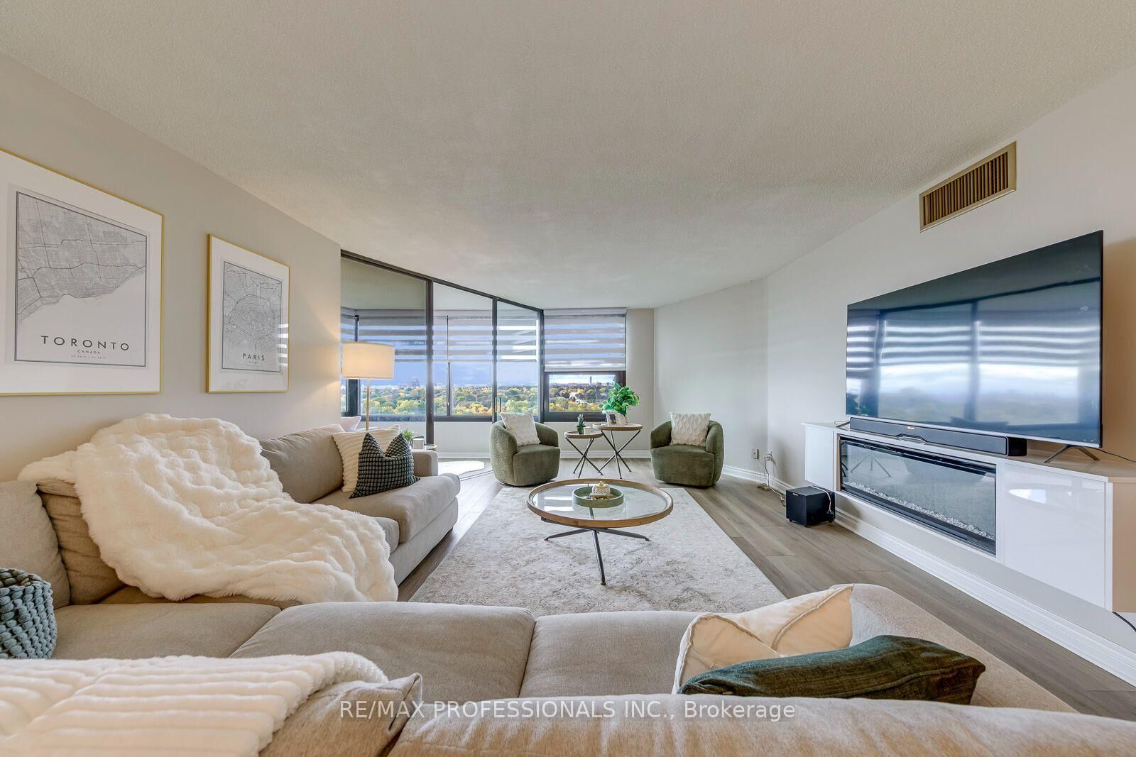 Property Photo:  1300 Bloor Street 1401  ON L4Y 3Z2 