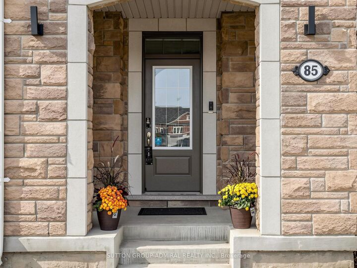 Property Photo: 85 Casely Avenue ON L4S 0K7