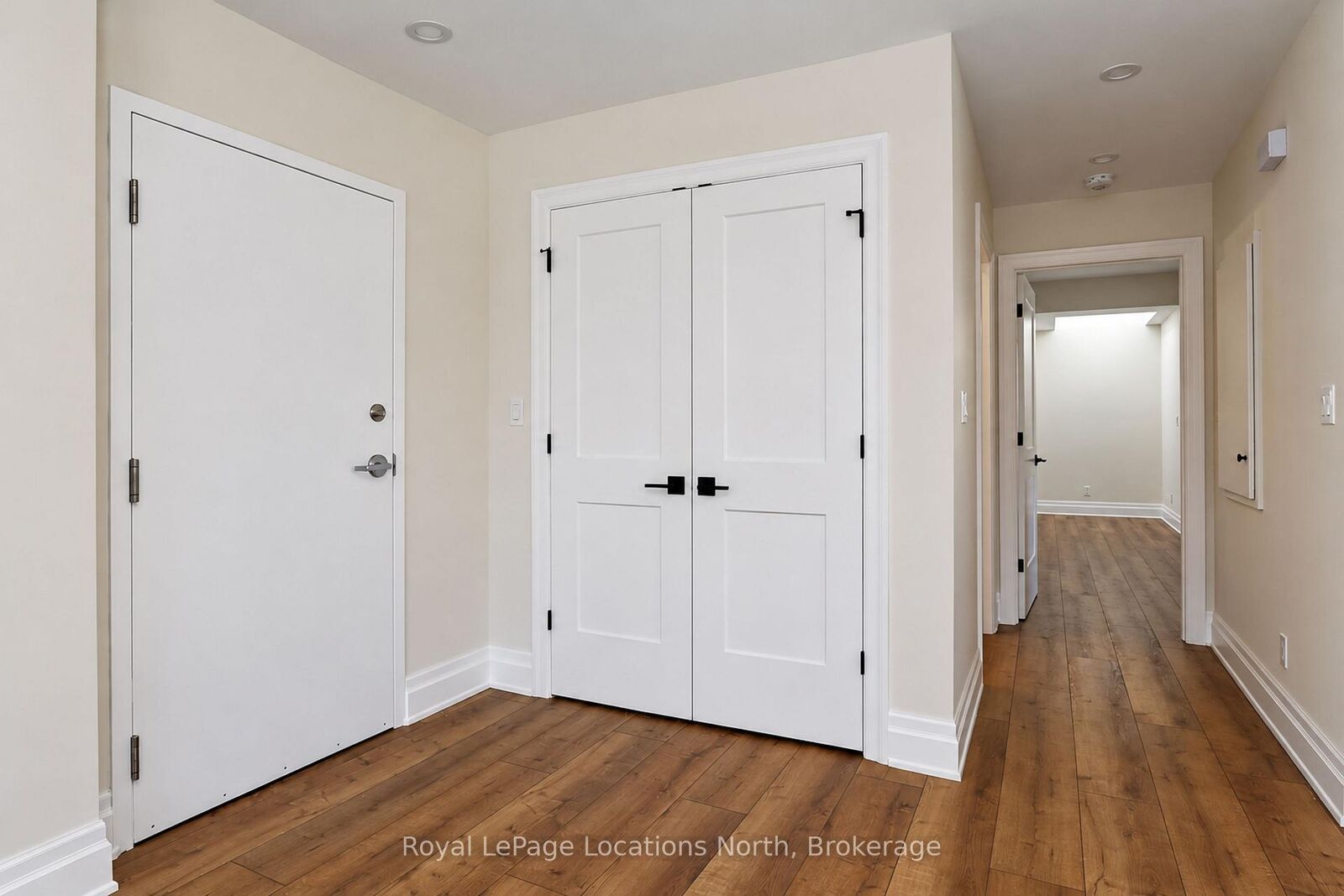 Property Photo:  51 Sykes Street N 3  ON N4L 1V9 
