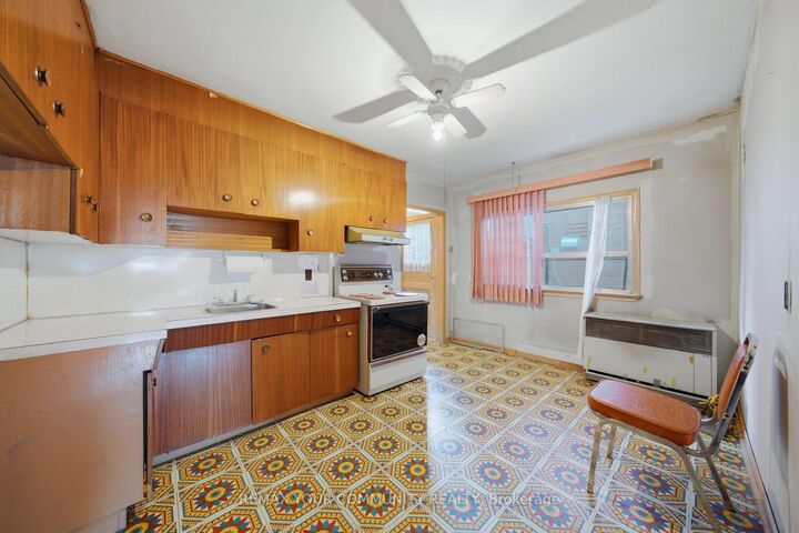Property Photo:  279 McRoberts Avenue  ON M6E 4P8 