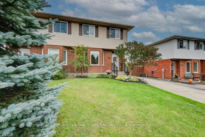 Property Photo:  62 Village Green Way  ON N3A 2V2 