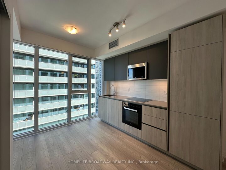 Property Photo: 400 King Street W 2828 ON M5V 0X8