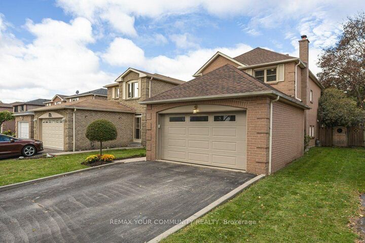 Property Photo:  30 Radford Drive  ON L1T 2H8 