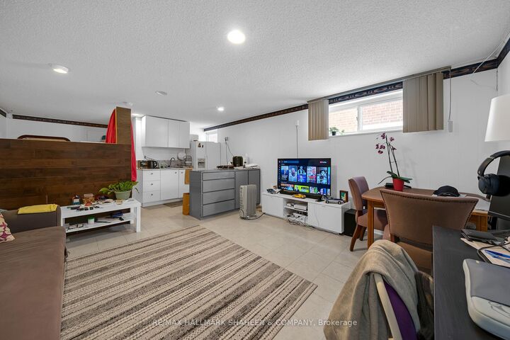 Property Photo:  386 Ellerslie Avenue Bsmnt A  ON M2R 1B9 
