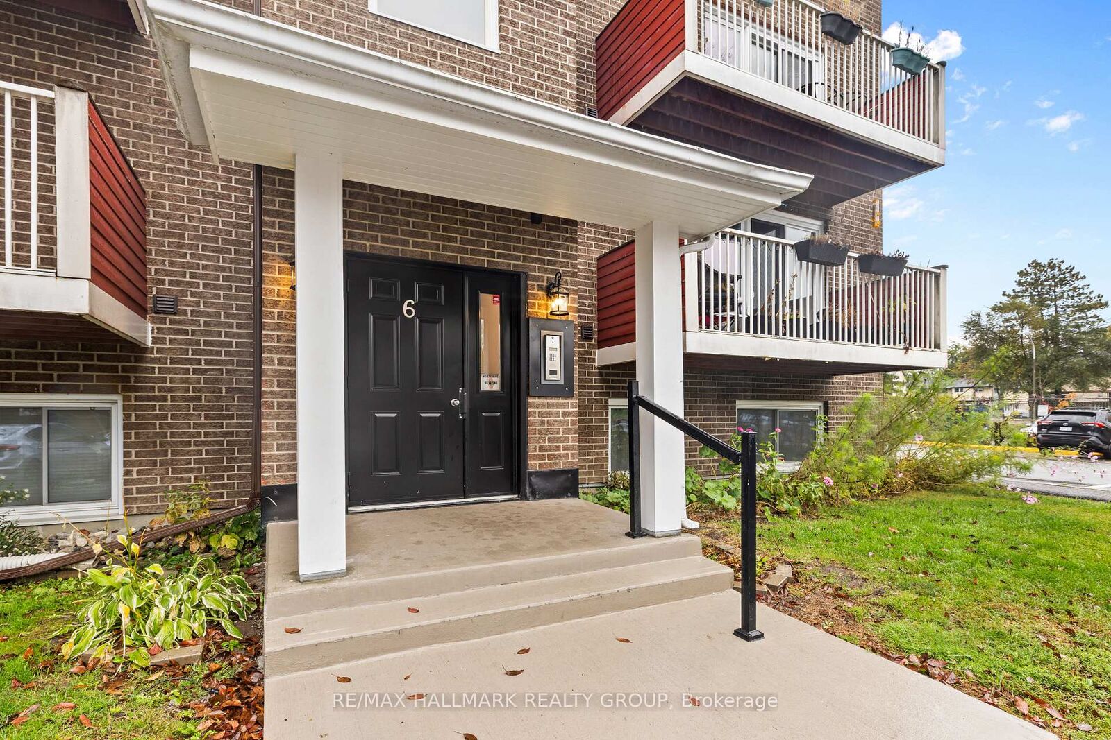 Property Photo:  1589 St Bernard Street 605  ON K1T 3H9 