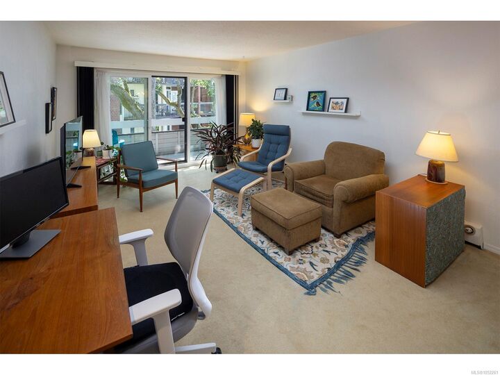 Property Photo:  2095 Oak Bay Ave #307  BC V8R 1E6 