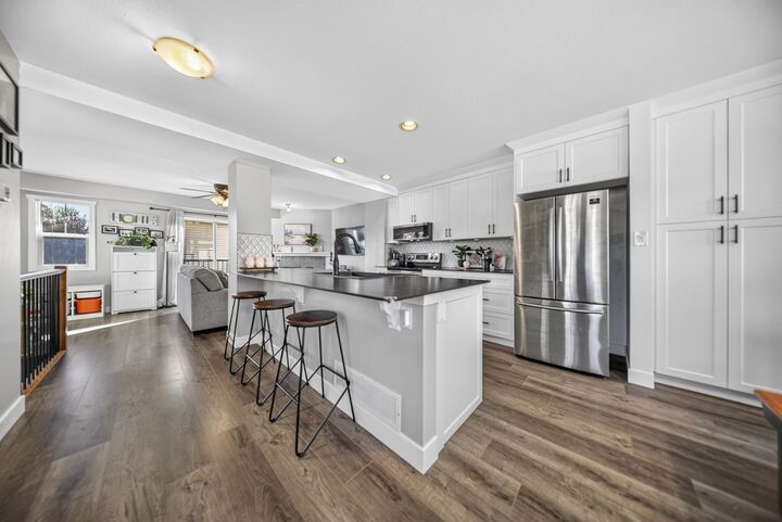 Property Photo:  46538 First Avenue 4  BC V2P 1W9 