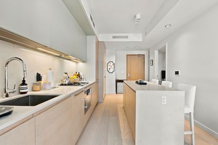 Property Photo: 1289 Hornby St 3703 BC V6Z 0G7