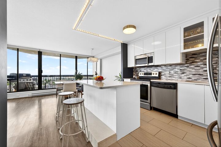 Property Photo:  6540 Burlington Avenue 1903  BC V5H 4G3 