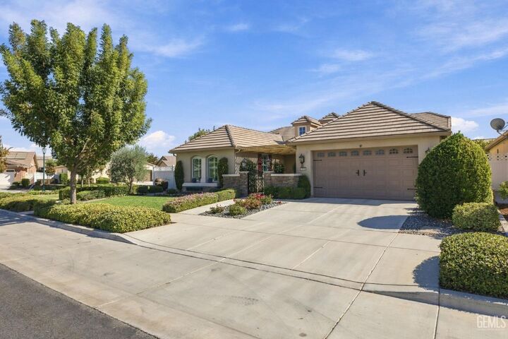 Property Photo: 2010 Corvedale Street CA 93311