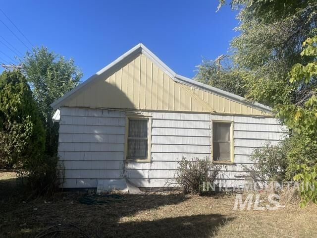 Property Photo:  522 E 16th Street  ID 83318 