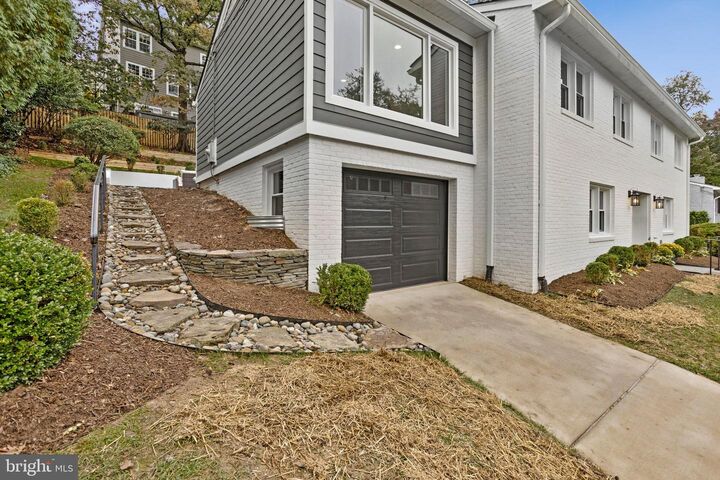 Property Photo:  3716 N Vernon Street  VA 22207 