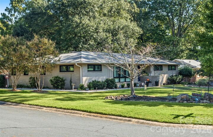 Property Photo:  6101 Rose Valley Drive  NC 28210 