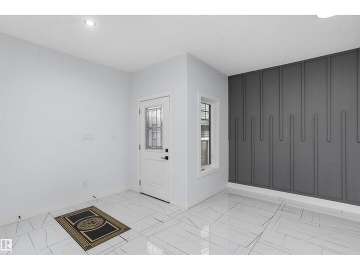 Property Photo:  2159 1 Av SW  AB T6X 3P6 