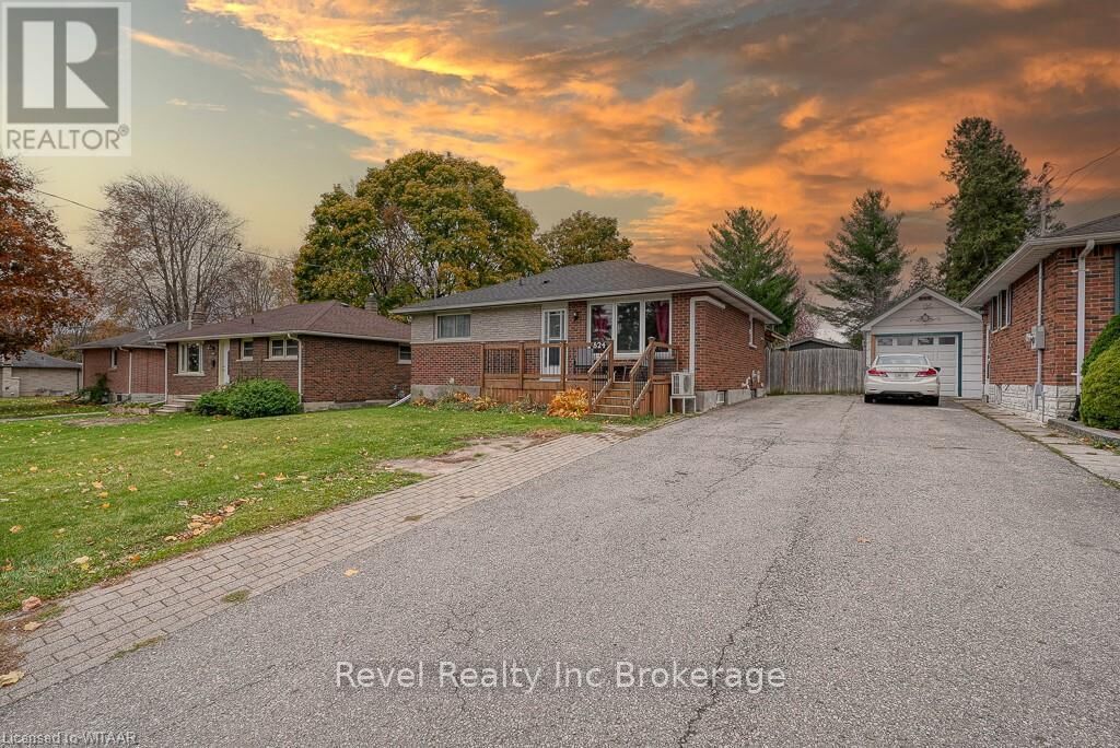 Property Photo:  824 Devonshire Avenue  ON N4S 5R6 