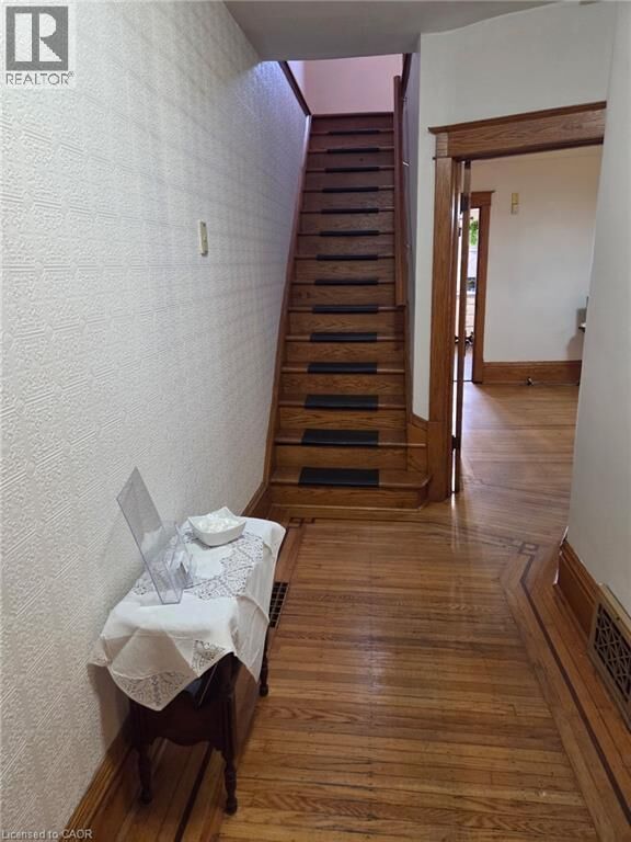 Photo de la propriété:  178 Tragina Avenue North  ON L8H 5C8 
