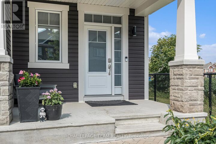 Property Photo:  622 Malahat Way  ON K2S 1E7 
