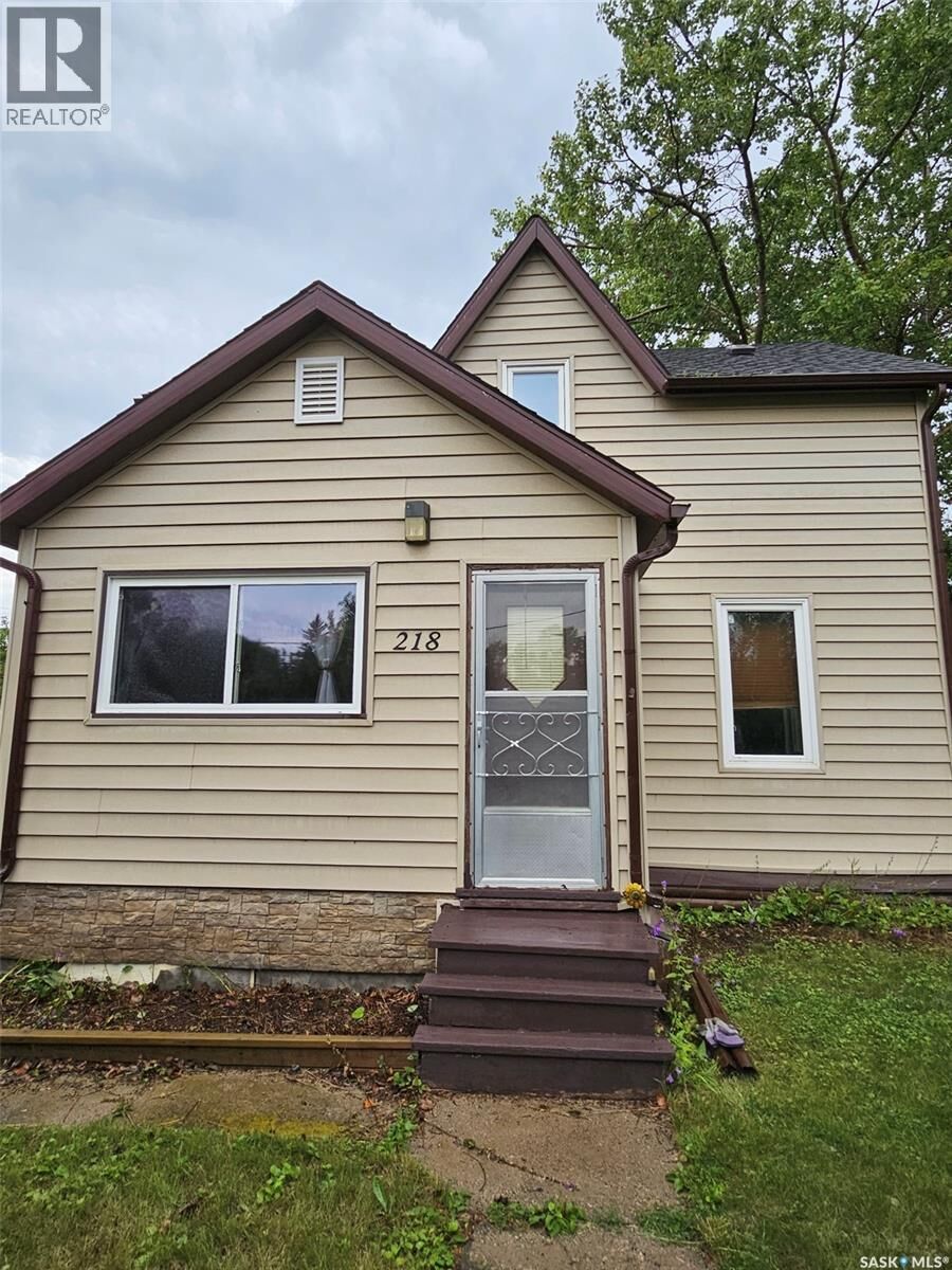 Property Photo: 218 7th Street W SK S0C 0R0