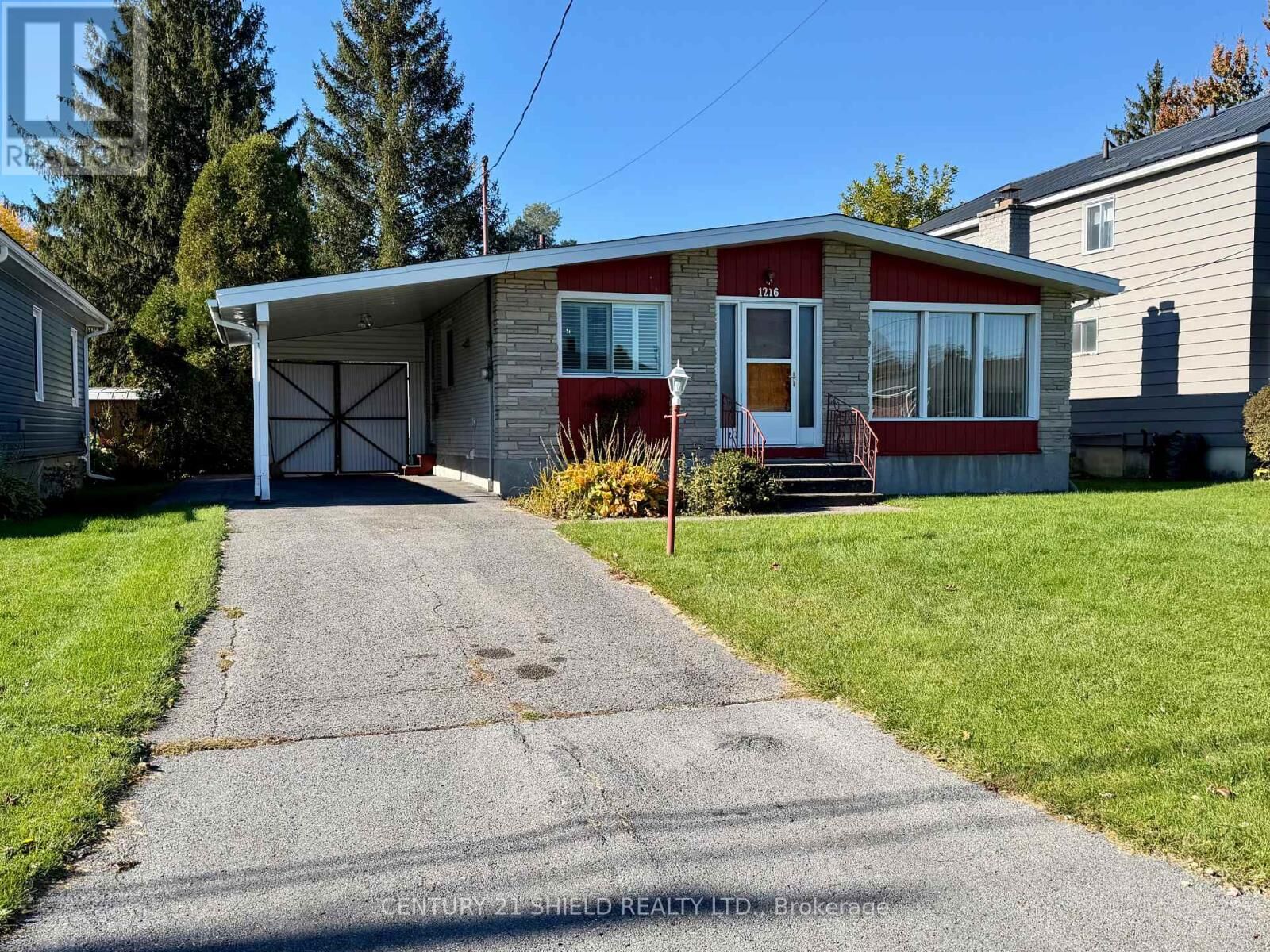 Property Photo:  1216 Henry Street  ON K6J 5A6 