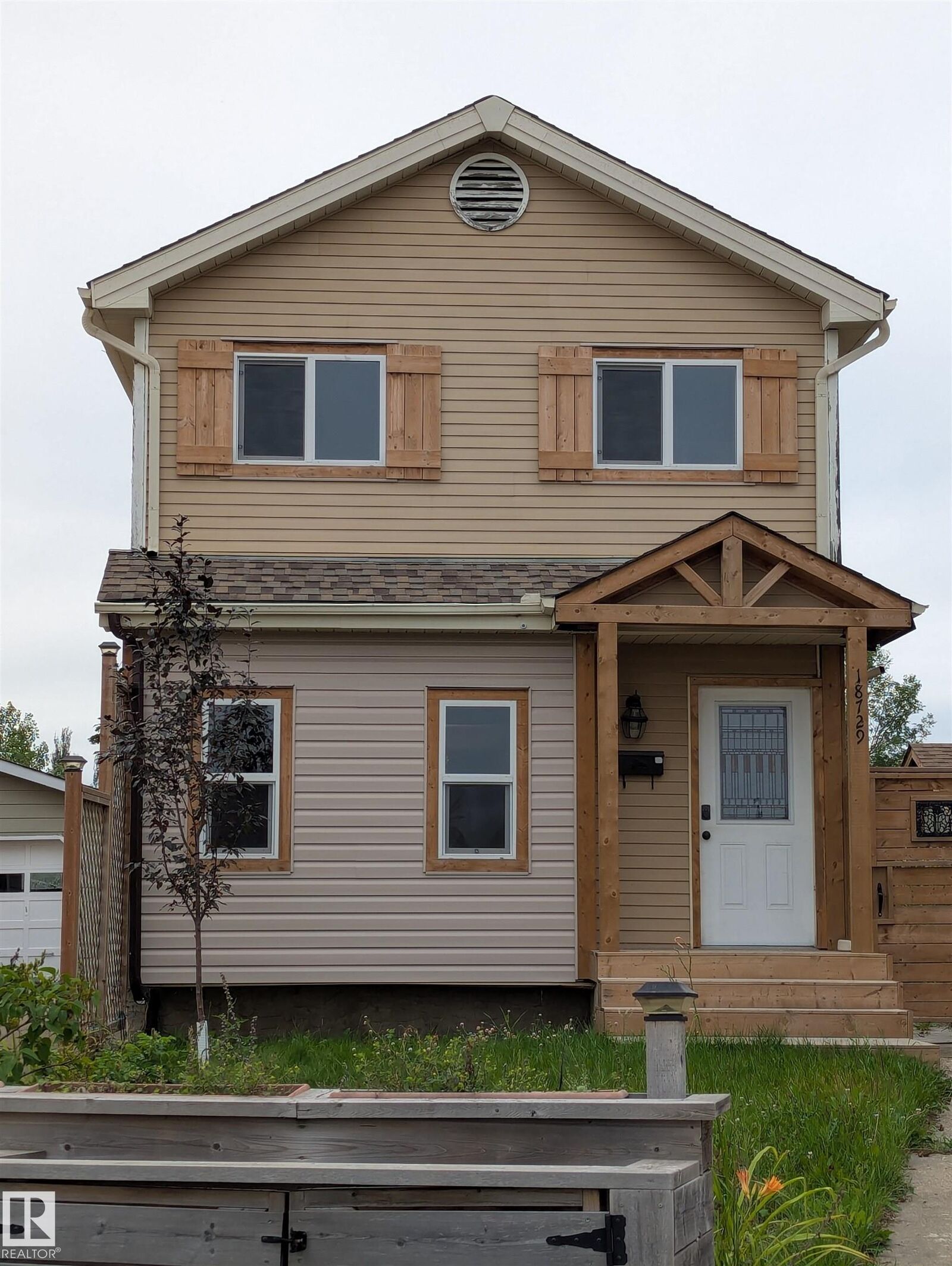 Property Photo:  18729 95A Avenue NW  AB T5T 3W4 