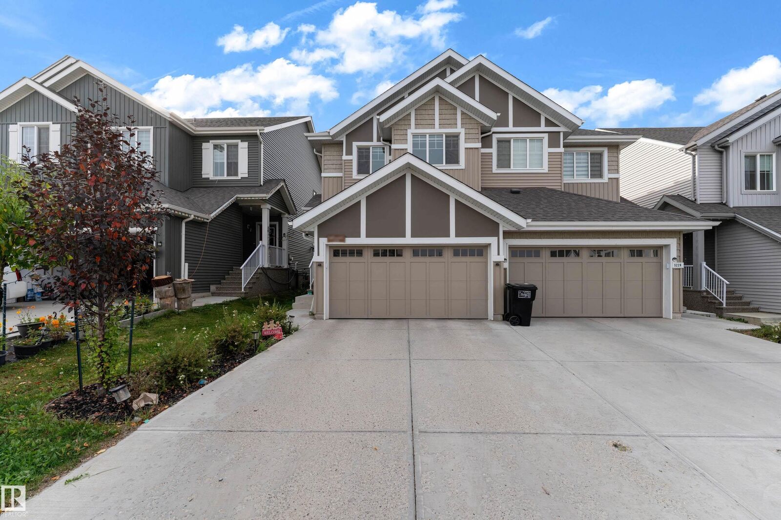 Property Photo:  5230 Kinney Place SW  AB T6W 5G5 